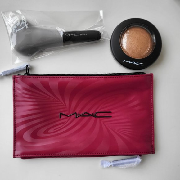 NEW! MAC TRICK OF THE LIGHT MINERALIZE SKINFINISH KIT - Picture 9 of 9